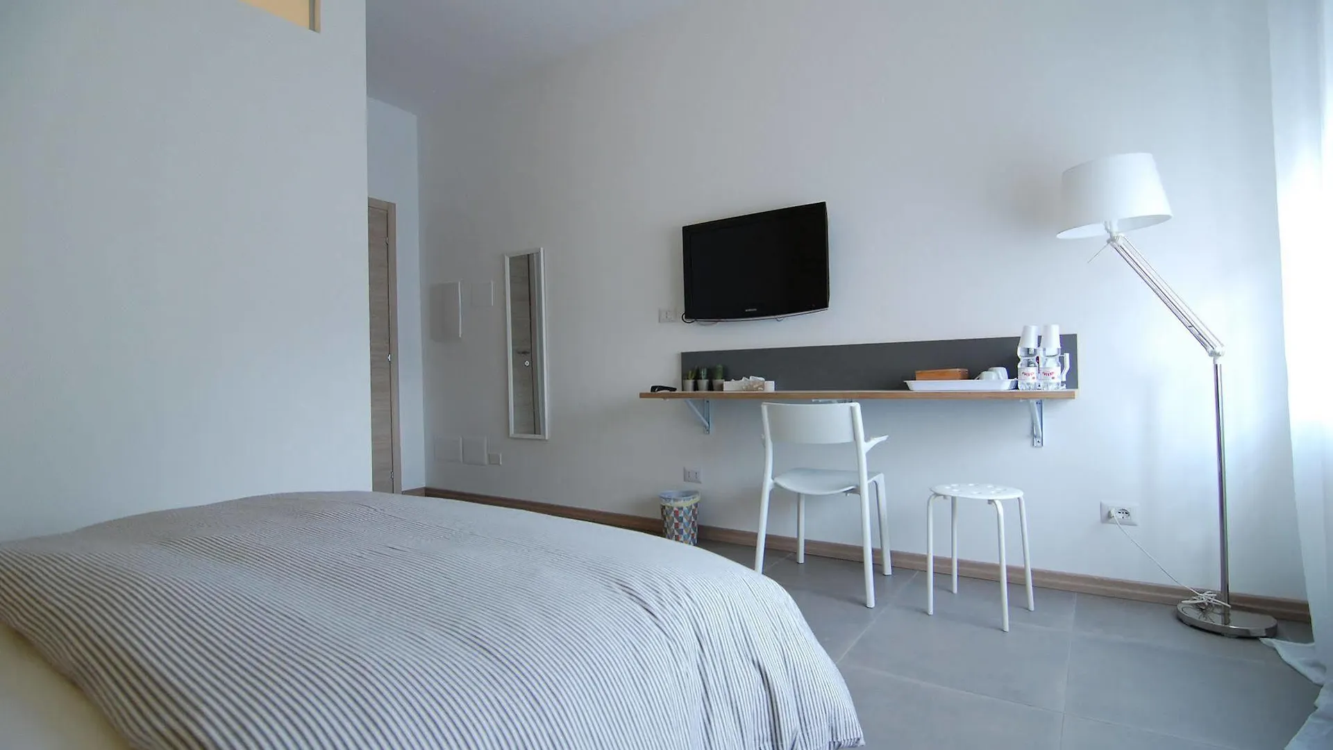 Le Officine Di Via Marsala Bed & Breakfast Legnano 2*,  Italy